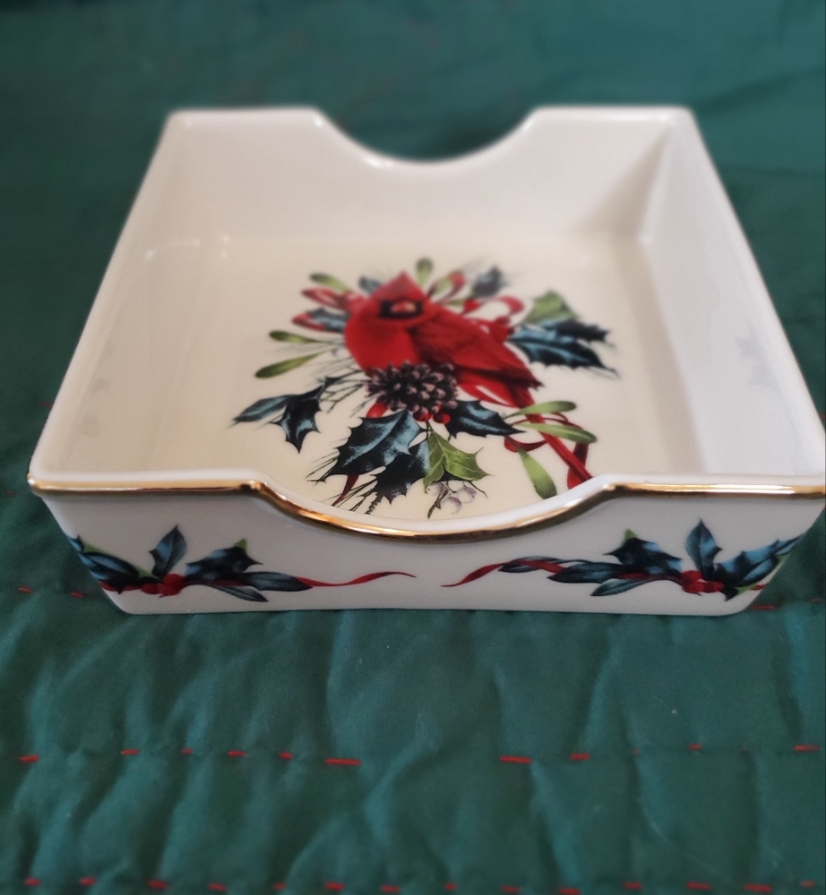 LENOX WINTER GREETINGS Napkin Holder with Napkins. NEW In Original Box.